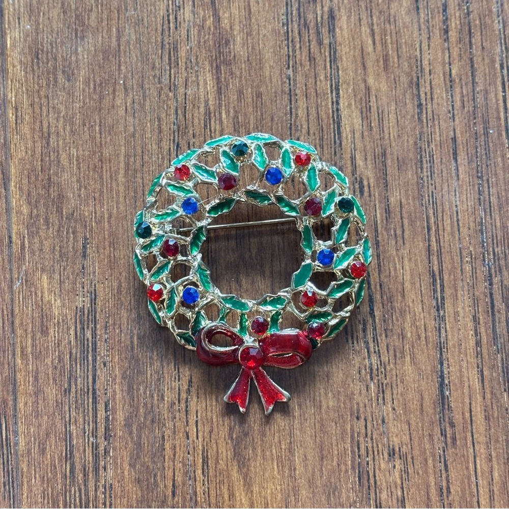 Gold Wreath Brooch with Red Bow | Holiday Christmas Pin